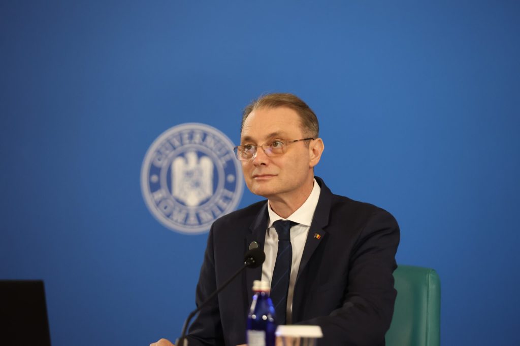 Primul sondaj după instalarea guvernului Niculescu. AUR domină clasamentul politic, dar PSD recuperează teren. 77% dintre români cred că țara merge într-o direcție greșită