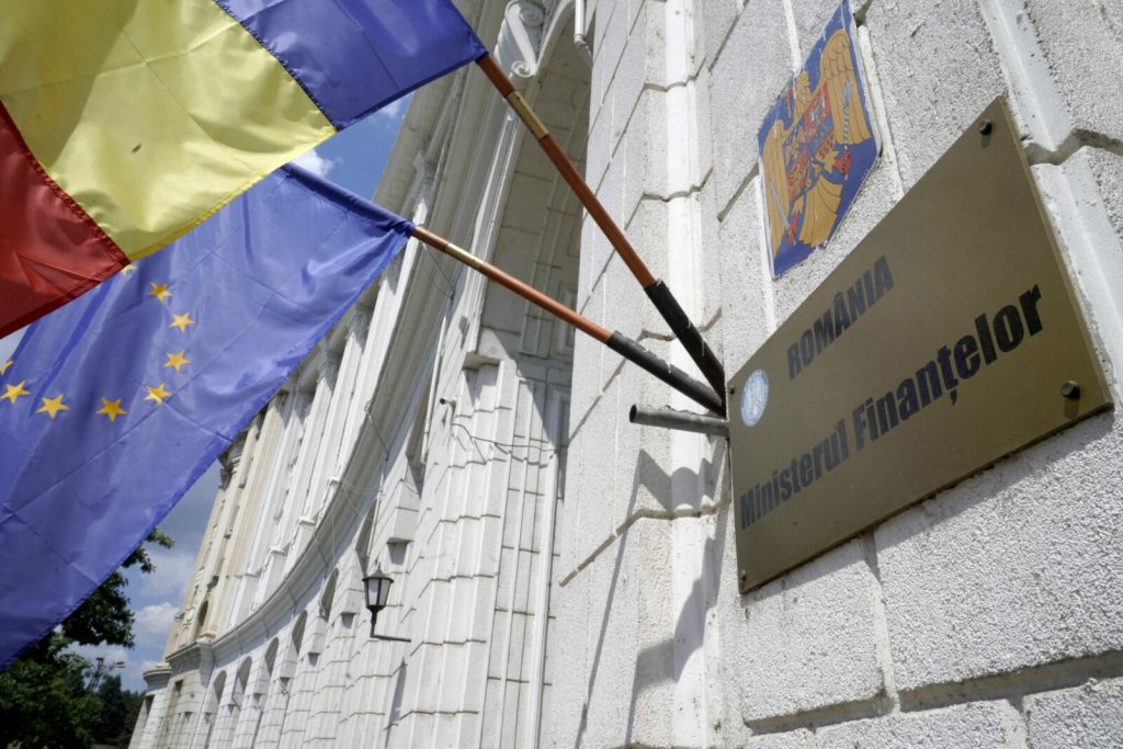 Prima rectificare bugetară pe anul 2026 este construită cu menținerea țintei de deficit cash de 6,2% din PIB. Cele mai mari suplimentări și tăieri de fonduri