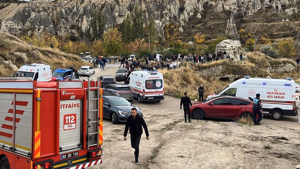 Cel puțin trei persoane au murit și cinci au fost rănite după ce o formațiune stâncoasă s-a prăbușit în situl UNESCO din Cappadocia, Turcia