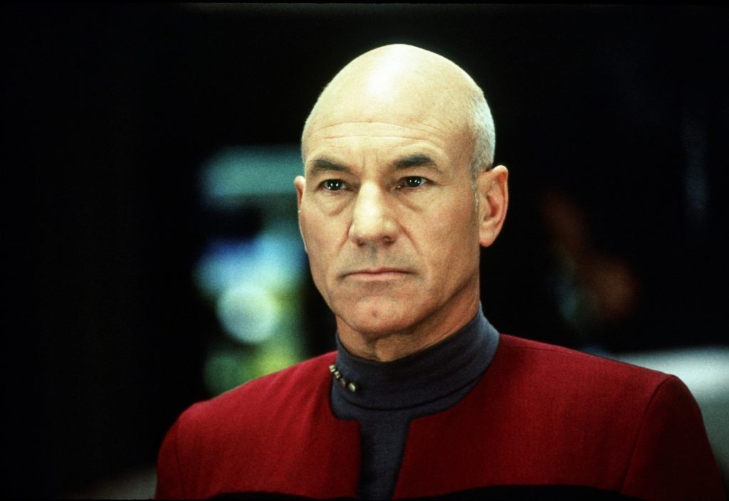 A murit Patrick Stewart, legendarul căpitan Picard din „Star Trek”, la 86 de ani. Viața actorului care a găsit în teatru refugiul dintr-o copilărie violentă