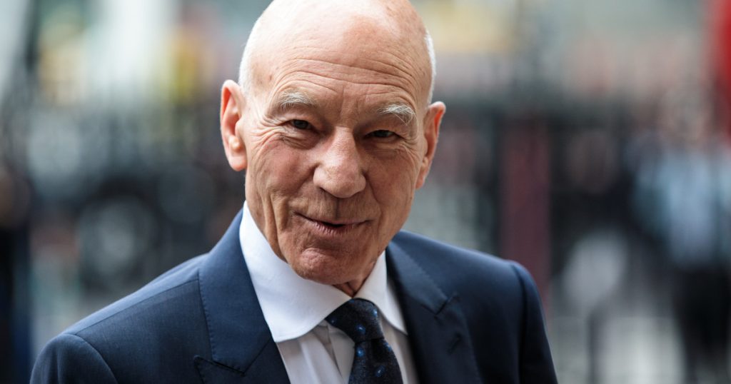 Patrick Stewart, omagiat de președintele Marvel Studios. Actorul l-a interpretat pe Charles Xavier în seria „X-Men”