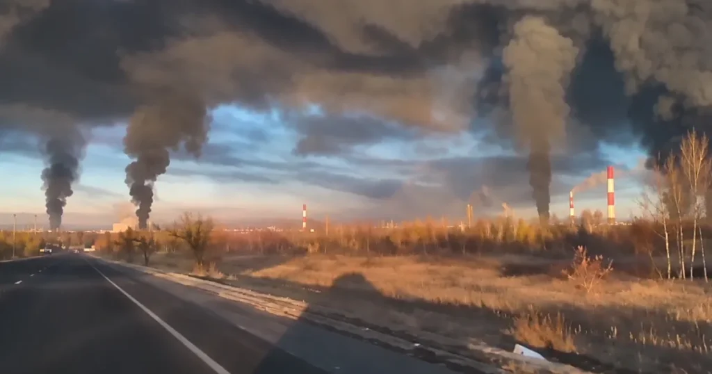 VIDEO Imaginile apocalipsei în Rusia: Incendiu uriaș la o rafinărie Rosneft, după un atac cu drone ucrainene