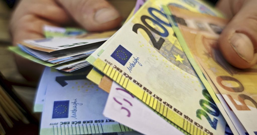 Anchetatorii au aflat cum au dispărut cei 700.000 de euro confiscați de vameși pe aeroportul Otopeni