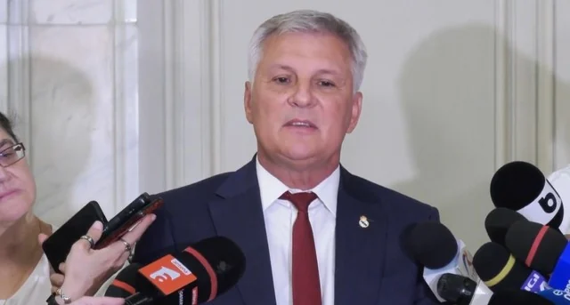 Zamfir, despre afirmaţia lui Bolojan că PSD face opoziţie propriului guvern: Nu înţeleg cum face PSD acest lucru, dar mi se pare absolut obligatoriu să vedem de unde plecăm /Poate credeaţi că economia merge bine şi că PSD a fost cel care frânat economia