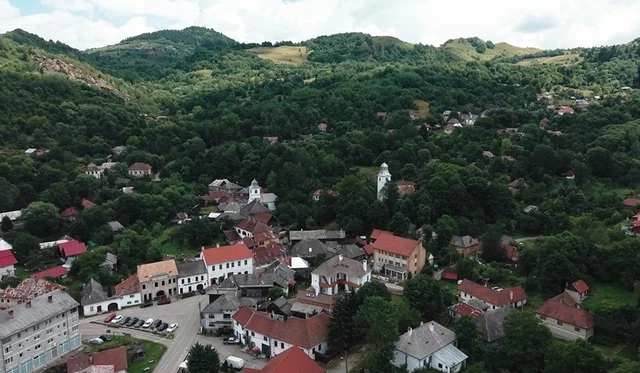 O casă salvată la Roşia Montană găzduieşte voluntarii care restaurează patrimoniul local/ FOTO