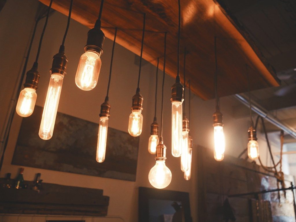 Eurostat: România a avut cele mai mari creşteri de preţuri din UE la electricitate şi gaze în prima jumătate a anului