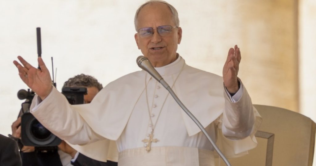 Papa Leon vrea să voteze prin corespondență la alegerile parlamentare din SUA. În statul Illinois este cunoscut ca un alegător exemplar