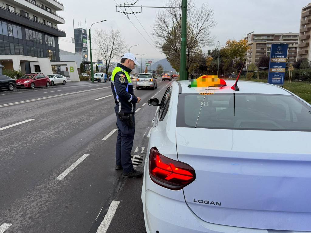Controale în Brașov la taxiuri și transportul alternativ: peste 30 de amenzi și două certificate de înmatriculare retrase