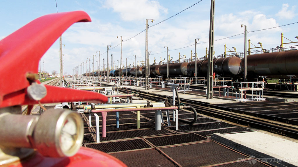 Guvernul a aprobat majorarea salariilor angajaţilor de la Oil Terminal cu 6,5%