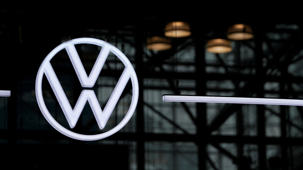 După rezultatele financiare dezastruoase, Volkswagen pune pe pauză dezvoltarea unei versiuni electrice a modelului Golf