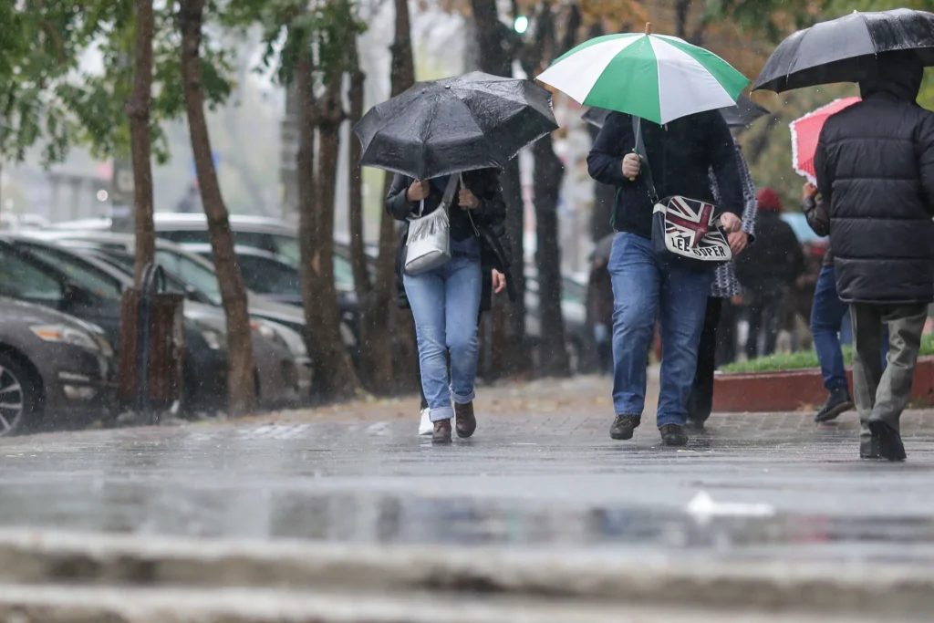 Alertă ANM: Cod portocaliu de ploi și ninsori în weekend. HARTA zonelor vizate