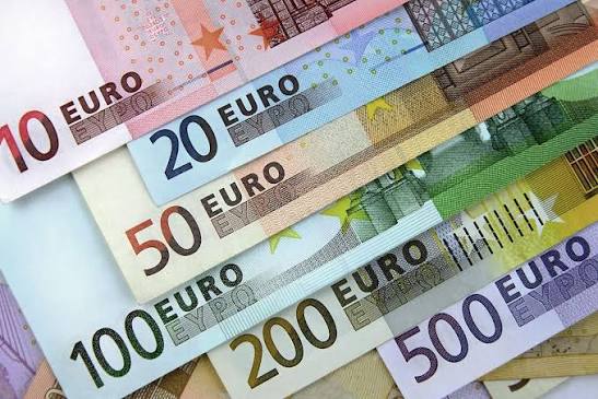 Curs valutar 31 octombrie 2026! Euro și dolarul au scăzut, în timp ce lira sterlină și francul elvețian s-au apreciat